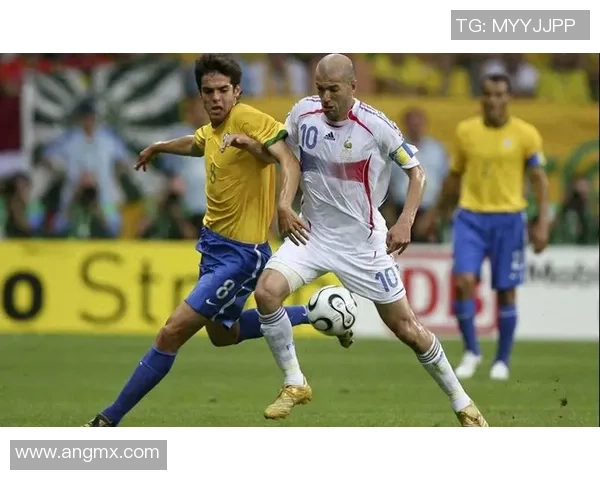 近两年退役的足球巨星盘点与回顾他们辉煌的职业生涯和影响力