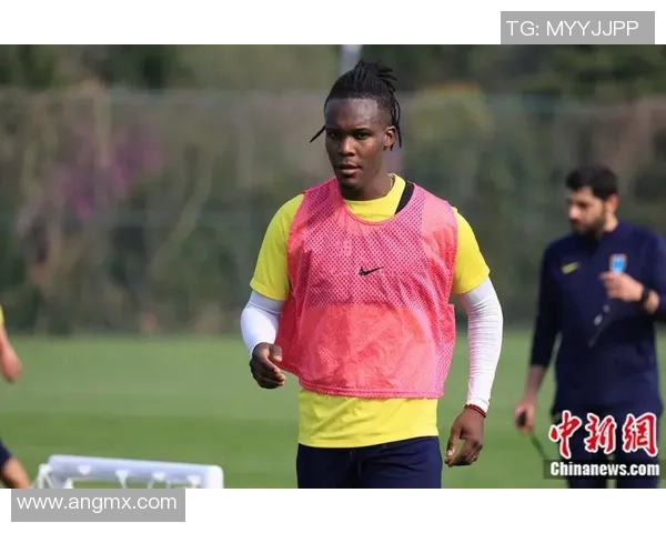 洪都拉斯足球明星德隆:从草根到国际赛场的传奇之路 洪都拉斯足球明星德隆:从草根到国际赛场的传奇之路