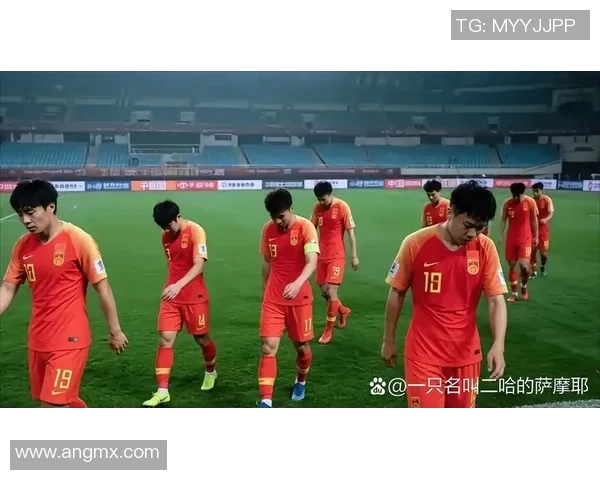 中国男足球员大肚子现象引热议 聚焦球场外的体型变化与职业生涯影响 中国男足球员大肚子现象引热议 聚焦球场外的体型变化与职业生涯影响